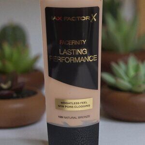 Max Factor X FACEFINITY Lasting Performance Foundation (natural bronze ) Oil Fre
